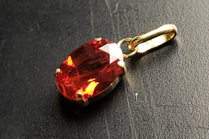 チベットアンデシンオーバルカットペンダントトップ　K18　ファイナルグレード