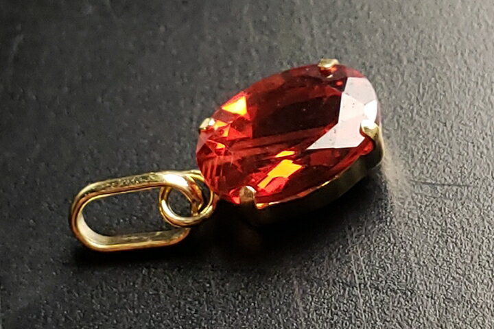 チベットアンデシンオーバルカットペンダントトップ　K18　ファイナルグレード