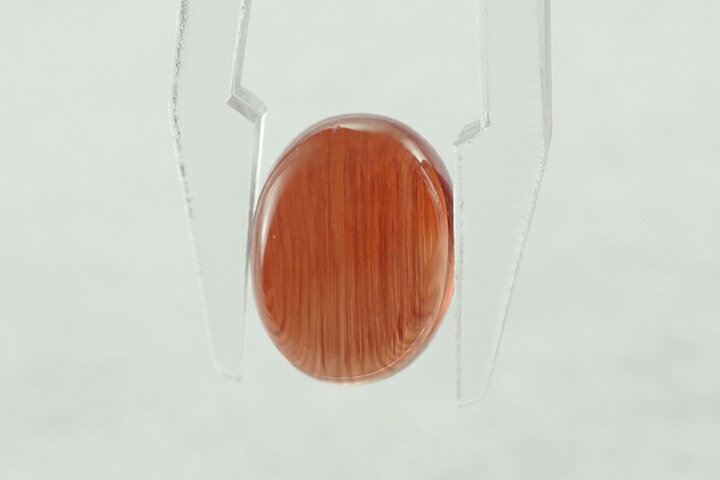 サイズ:約 0.9×0.7×0.3cm　2.04ct アンデシンのルースが入荷いたしました。 特徴的な赤色の透明感がとても美しいルースです。 宝石質グレードのルースでございます。　