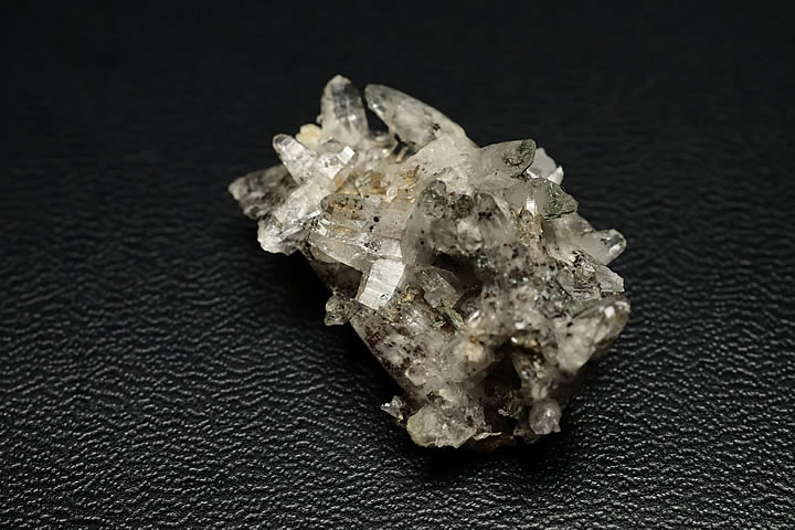 超レア品!国産水晶(日本水晶) 双晶・角閃石　宮崎県日之影町尾小八重産 ケース入り