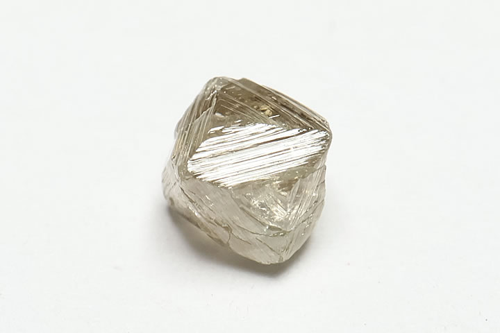 幻の名品！　0.774ctダイヤモンド原石 八面体結晶　南アフリカ産 鑑別書付