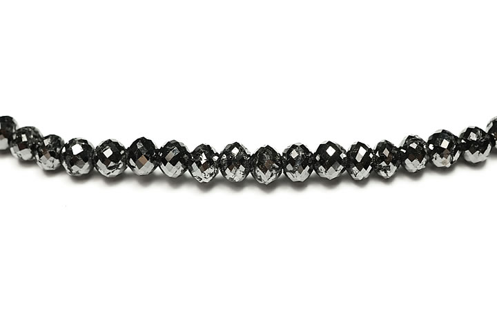 サイズ:約3.5×3mm 大人気ブラックダイヤモンドラウンドカットビーズの登場です。お客様から粒売りでのご要望が大変、多かった為実現いたしました商品でございます。 ※サイズにはバラツキがございます。お客様へのお願い当店では他店様に無いようなレアストーンを数多く取り揃えており、原石から仕入れをし専属工場にてビーズ等への加工をしております。レアストーンにつきましては加工が難しく製品にするのが困難であり、販売数量に限りがございます。そのため、色味のご指定、返品交換はお断りをさせていただいております。予めご了承ください。商品に関するご質問がございましたら、ご購入の前にお願い致します。商品に関するお問合せは営業時間内に出来る限り迅速なご回答をさせて頂きます。　