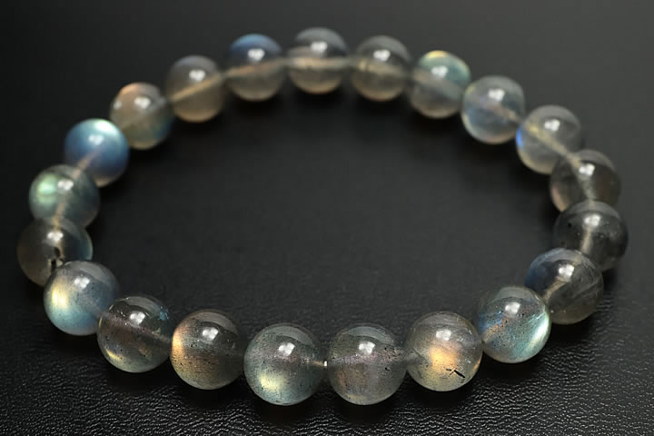 9.5mm玉×21個　手首周り:16.5cm　 使用しているほとんどの玉からブルー・グリーン・イエロー・オレンジ・ピンク等の強いシラーが出る品質です。 6Aグレードですが透明度も高くこれほどのきれいなシラーが出る事を考えればまさにお買い得な価格でしょう。　