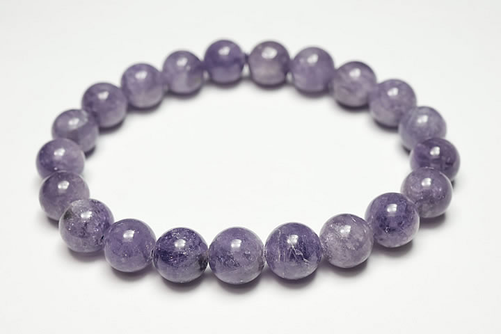 9mm玉×21個 手首周り約16.0cm　 人気のマリアライトに4Aグレードのお買い得品が登場しました。 色も濃く、マリアライト独特のバイオッレットに発色しています。 透明度もあり、宝石質に近い品質です。　