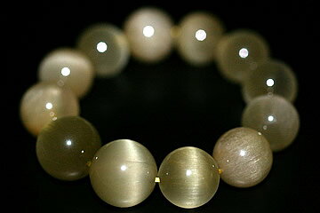 20A16mmホワイトキャッツアイルチルブレスレット　初登場