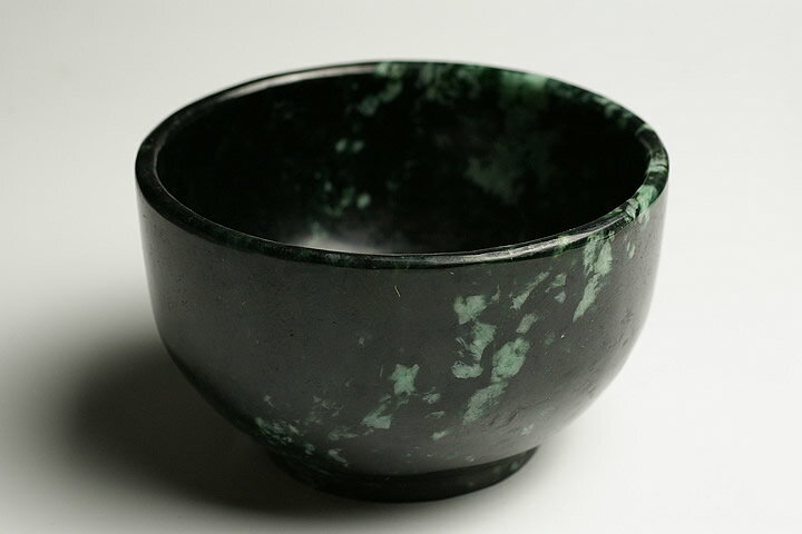 ミャンマーヒスイ　茶碗　ミャンマー産