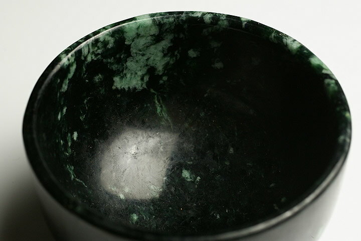 ミャンマーヒスイ　茶碗　ミャンマー産