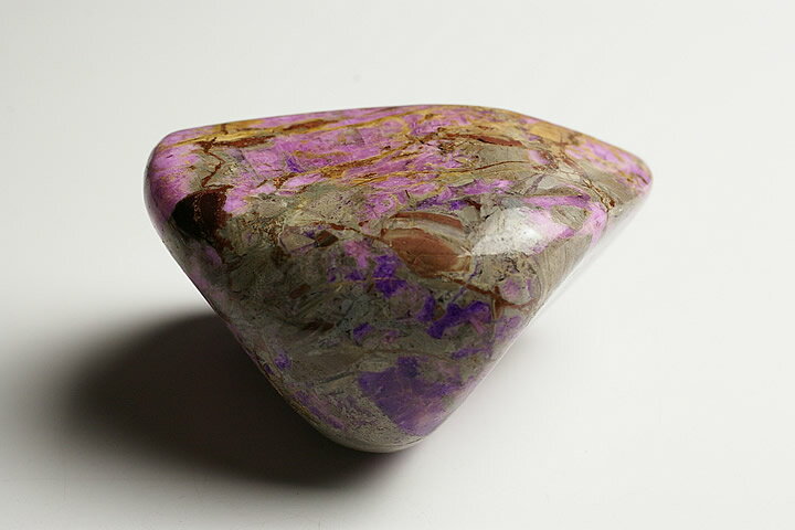 大きいピンクスギライト原石（南アフリカ産）