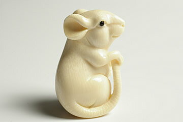 マンモス化石彫刻　干支　子