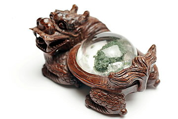 ロングイ(龍亀)彫刻