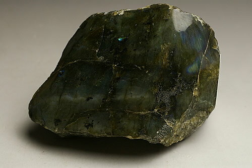 大きく美しいラブラドライト原石　マダガスカル産0.40kg