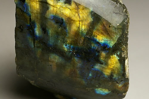 大きく美しいラブラドライト原石　マダガスカル産0.40kg