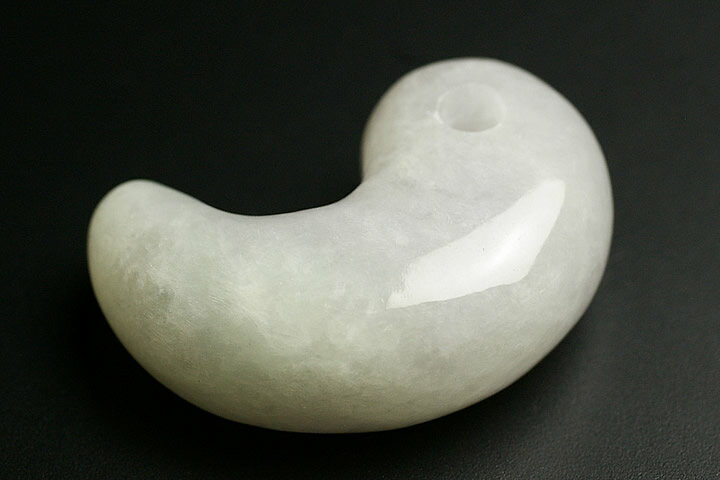 ミャンマーヒスイ古代勾玉AAグレード