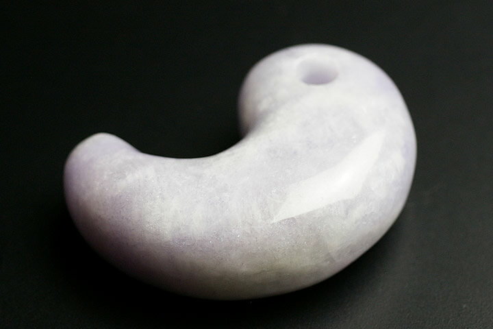 ミャンマーヒスイ古代勾玉AAグレード