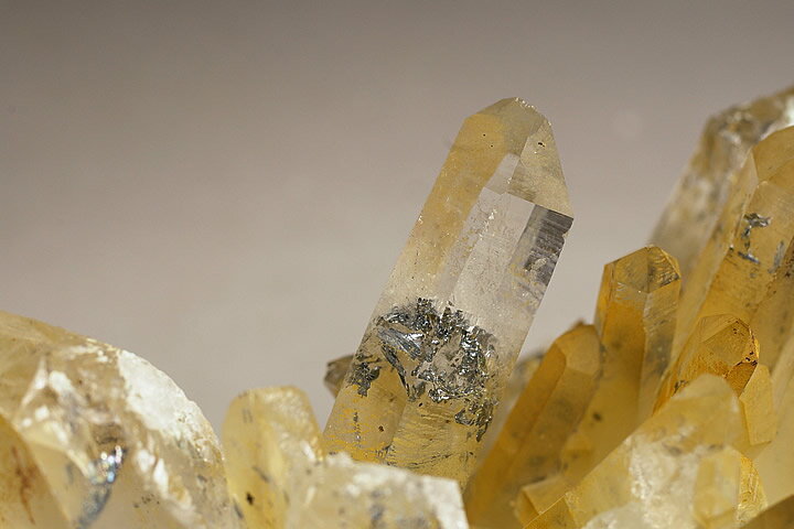 スティブナイトインクォーツクラスター ルーマニア産