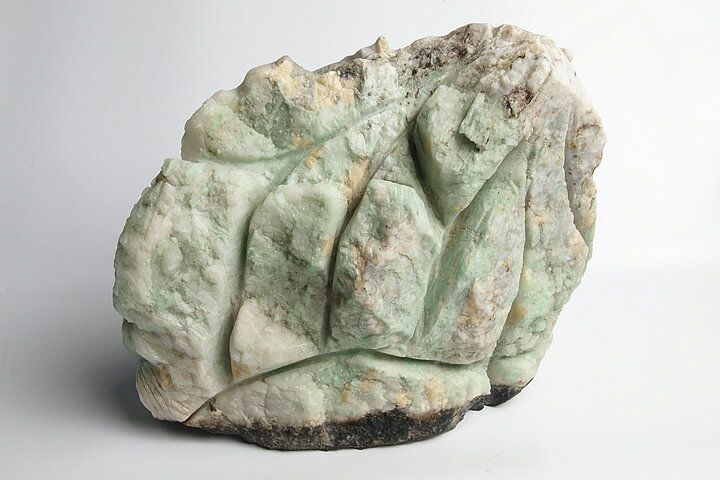 ザンビア産エメラルド彫刻品 イルカ彫刻