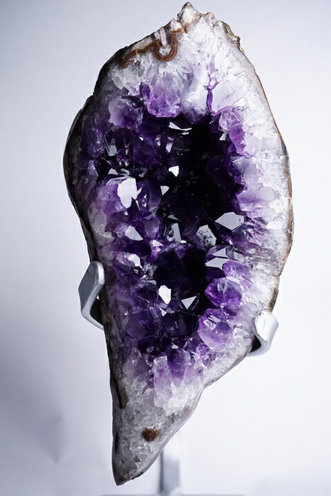 ウルグアイアメジストカペラ　ファイナルグレード++++　スタンド台付き