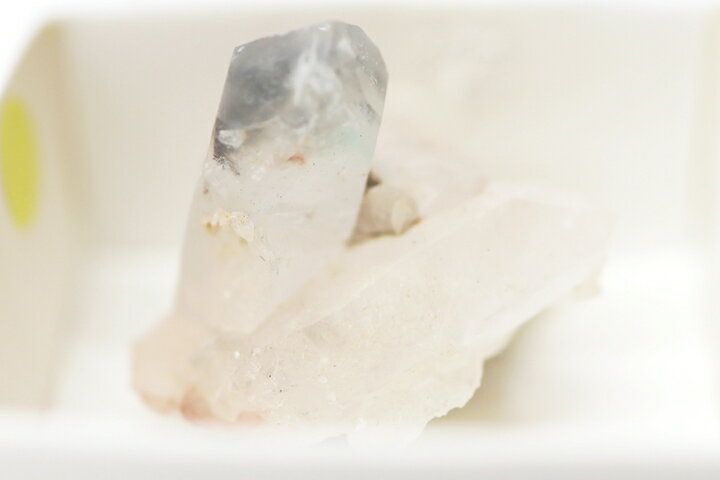 アホー石入り水晶2.2×1.8×2.2cm 南アフリカ・メッシーナ産