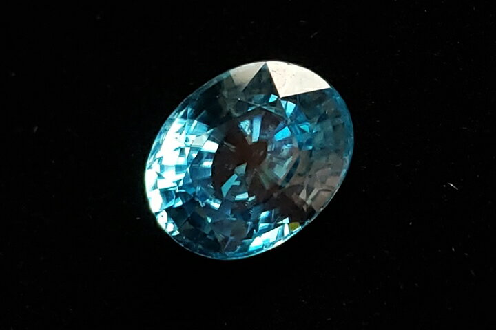 8×10mmブルージルコンルース オーバルカット　4.29ct　カンボジア産