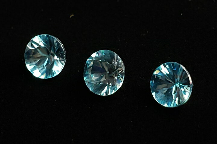 6mmブルージルコンルース ラウンドカット　カンボジア産