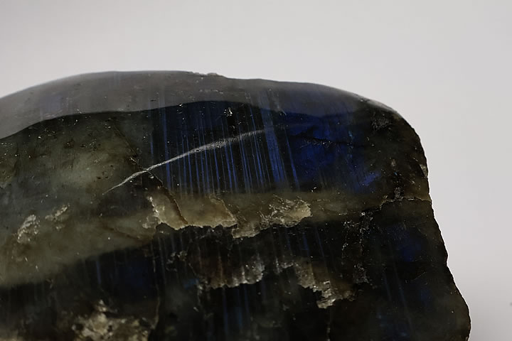 大きく美しいラブラドライト原石　マダガスカル産0.30kg