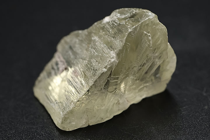 イエロークンツァイト原石　（スポジュメン）アフガニスタン産