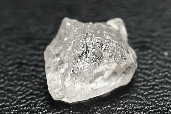 0.62g 宝石質フェナカイトラフ原石 ロシア産