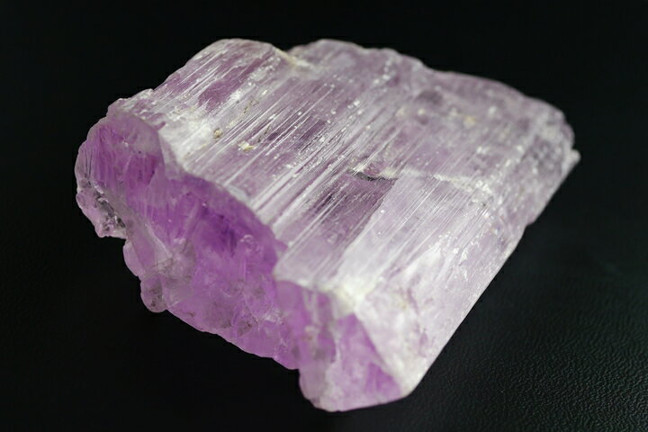 大きいクンツァイト ラフ原石　ファイナルグレード++