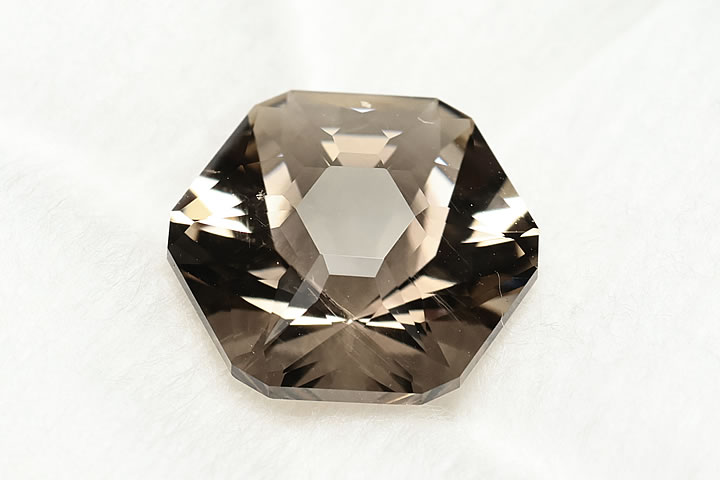 4.54ct滋賀県大津市産 煙水晶(スモーキークォーツ)ルース (日本の職人シリーズ)