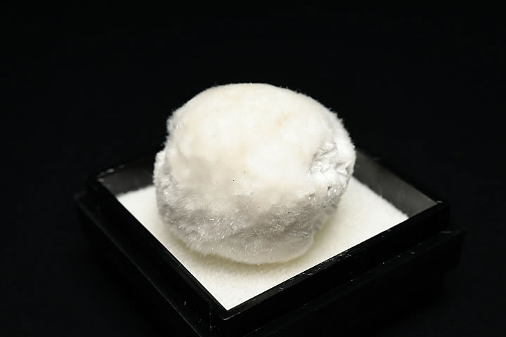 オケナイト原石(オーケン石)インド産 ケース入り(小)