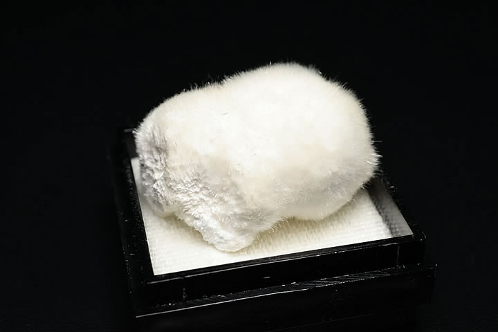 オケナイト原石(オーケン石)インド産 ケース入り(小)