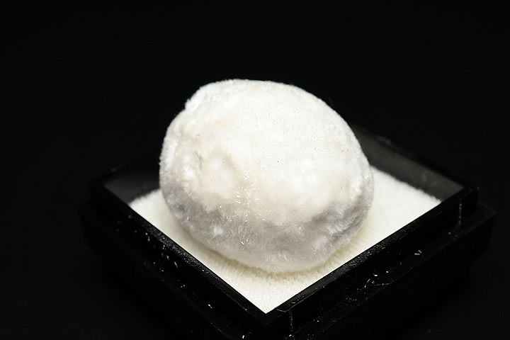 オケナイト原石(オーケン石)インド産 ケース入り(小)