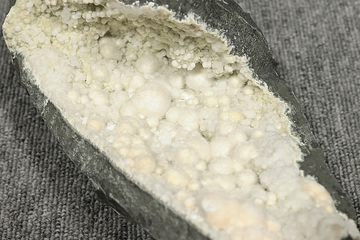 2.6kg オケナイト原石(オーケン石)インド産