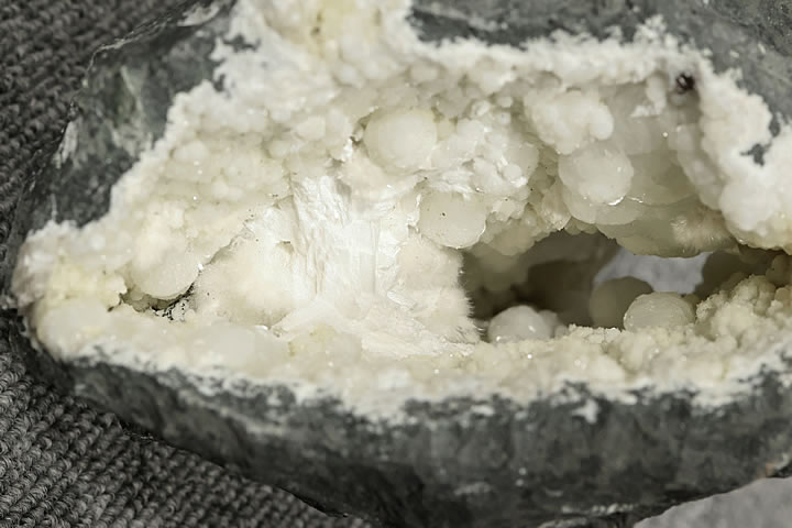 1.7kg オケナイト原石(オーケン石)インド産