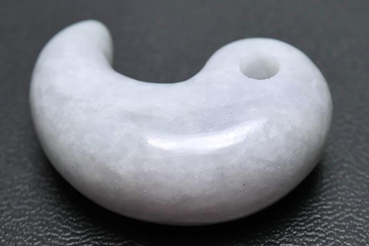 ラベンダーミャンマーヒスイ古代勾玉AAグレード