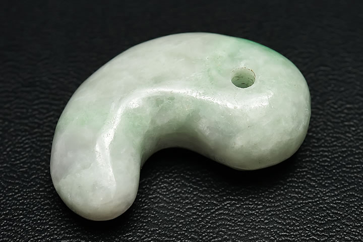 糸魚川翡翠古代勾玉(グリーン)　原産地証明書付