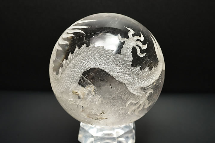 64mm水晶白龍彫刻丸玉 ブラジル産