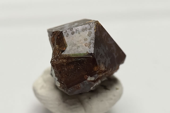 奈良県天川村産　レインボーガーネット単結晶