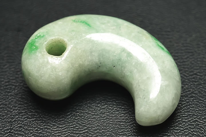 ミャンマーヒスイ古代勾玉Aグレード