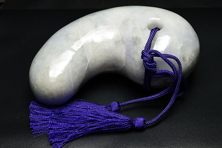 甲州水晶貴石細工 糸魚川ヒスイ勾玉 ファイナルグレード 組合証明書付き