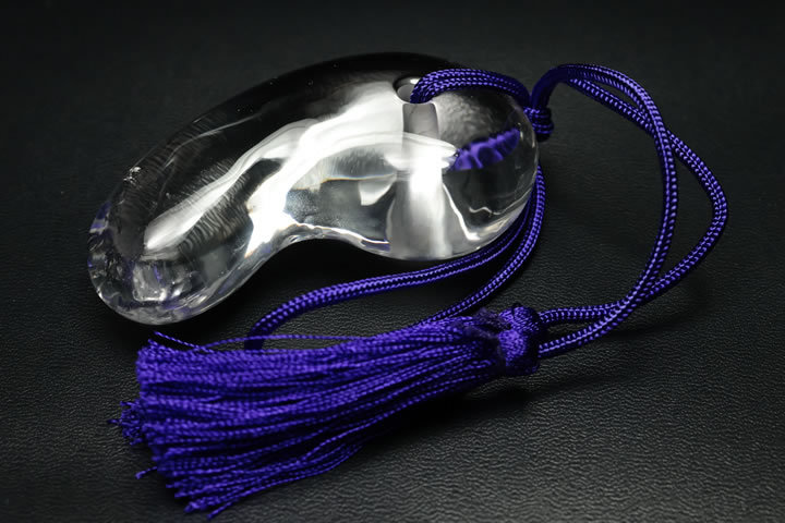 甲州水晶貴石細工 山梨県産 甲州乙女水晶勾玉 ファイナルグレード 組合証...