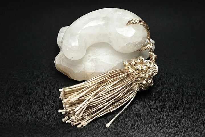 甲州水晶貴石細工 山梨県産 甲州乙女水晶勾玉 ファイナルグレード 組合証...