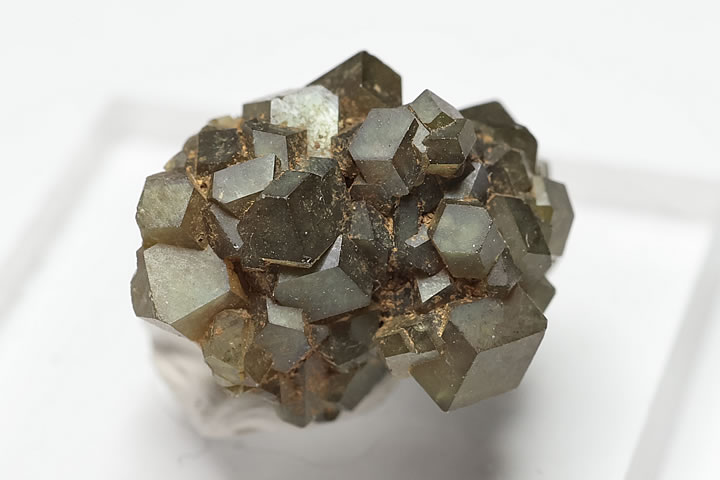 奈良県天川村産 灰鉄ザクロ石群晶 グリーンメタル