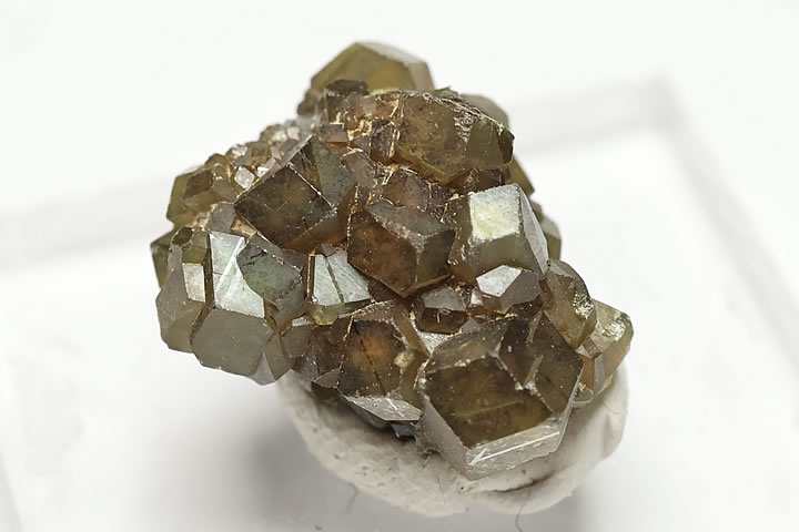 奈良県天川村産 灰鉄ザクロ石群晶 グリーンメタル