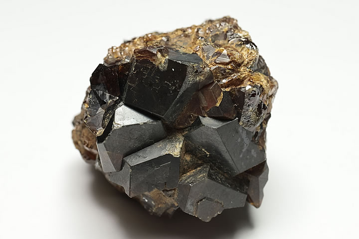 奈良県天川村産 灰鉄ザクロ石群晶