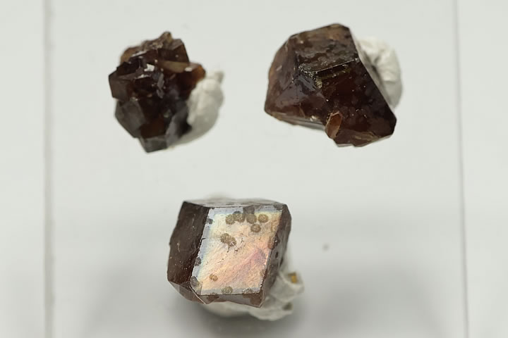 奈良県天川村産 レインボーガーネット単結晶 3個セット