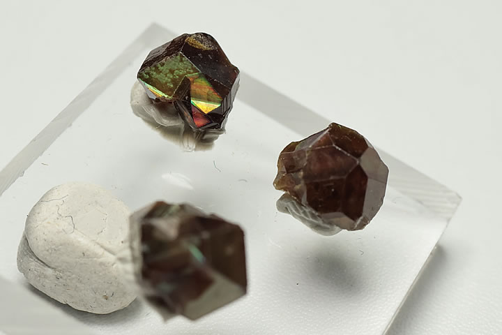 奈良県天川村産 レインボーガーネット単結晶 3個セット