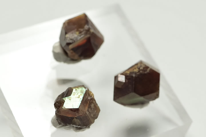 奈良県天川村産 レインボーガーネット単結晶 3個セット
