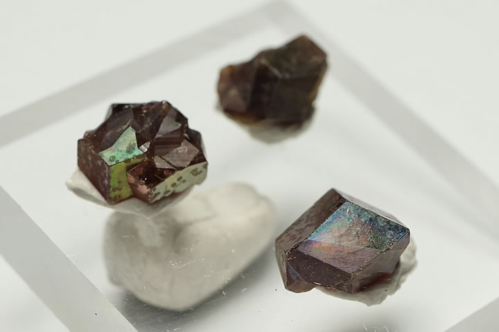 奈良県天川村産 レインボーガーネット単結晶 3個セット