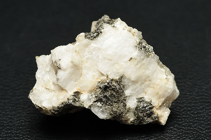 7.7g フェナカイトラフ原石 ロシア産